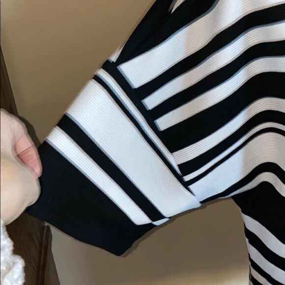 Chico’s | Short sleeve blouse - Picture 3 of 7